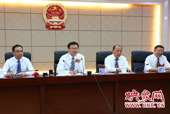 專題詢問會結(jié)束后，省人大組織召開記者提問會。