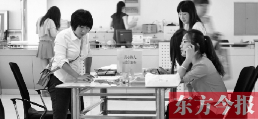 行政審批“瘦身”，不僅提高了行政效率，節(jié)約了行政資源，而且最大限度地方便了群眾