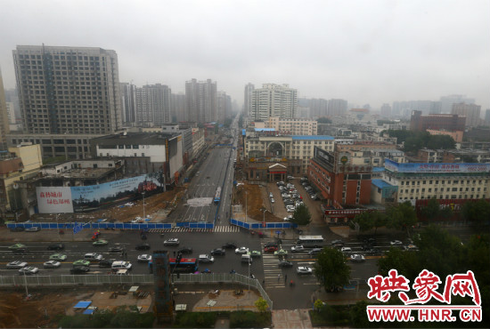 經三路下穿金水路隧道工程已經開始封閉施工。