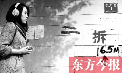 昨日，東方今報(bào)記者走訪農(nóng)業(yè)路沿線，看見(jiàn)“拆”字已上墻