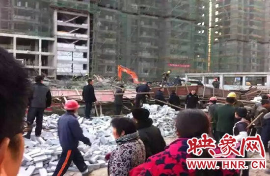 圖為事故現(xiàn)場(chǎng)情況，當(dāng)?shù)厝罕姽﹫D。