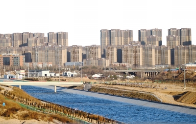 鄭州市西南角，南水北調(diào)渠旁新建的樓盤。