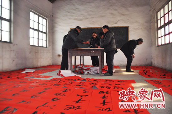目前已經(jīng)書寫了超過一萬幅春聯(lián)。