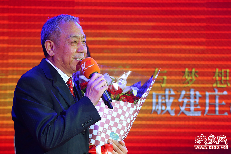 戚建莊向詩歌愛好者表達謝意。