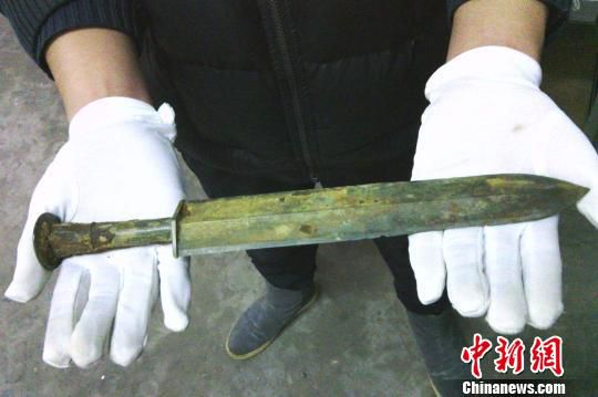 河南發(fā)掘戰(zhàn)國至東漢墓葬群 出土罕見青銅劍、戈（圖）