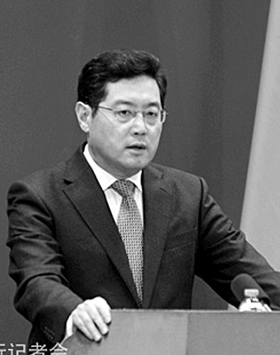 23日，秦剛在外交部例行記者會(huì)上。