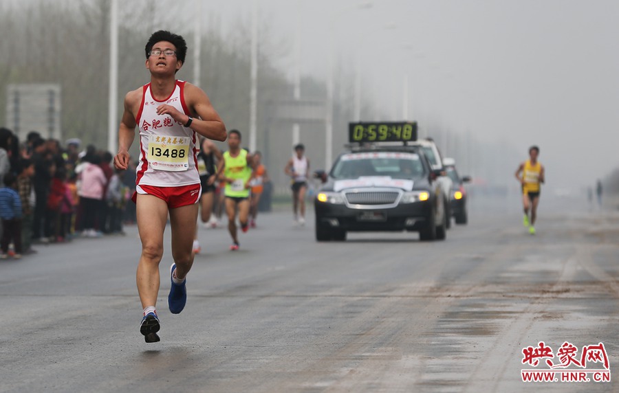 一名合肥選手處在較為領(lǐng)先的位置。