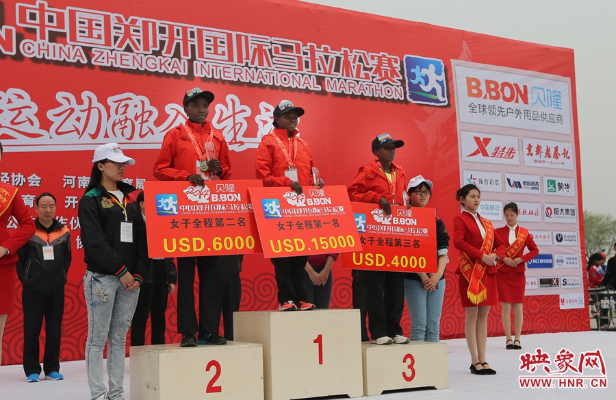 女子全程前三名選手。