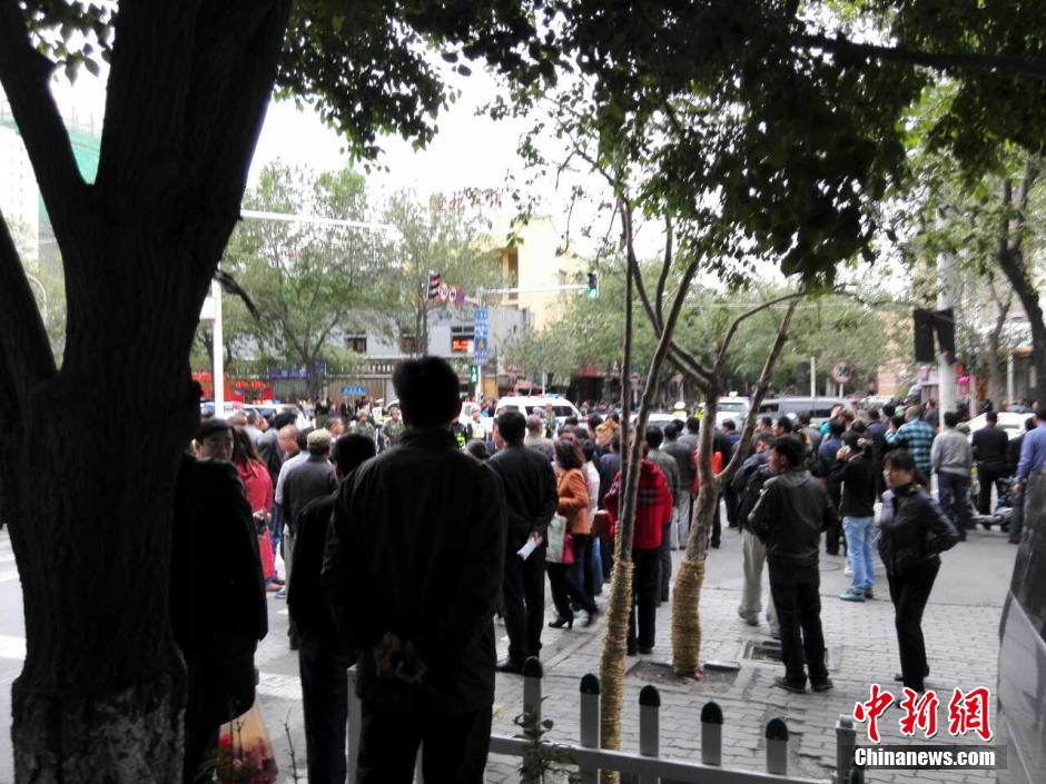自治區(qū)和烏魯木齊市有關(guān)部門迅速處置，傷員已全部送往醫(yī)院救治。