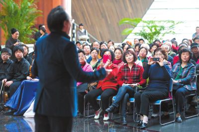 節(jié)儉令后，國家大劇院成了為數(shù)不多的演出營收未受影響的國字頭演出團(tuán)體之一。圖為國家大劇院第六屆歌劇節(jié)開幕主題活動現(xiàn)場（資料圖片）。京華時報記者吳平攝