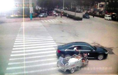 23日中午，陳母被突然噴毒。新京報記者 王瑞鋒 攝