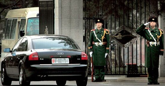 公車改革的經(jīng)濟賬 編輯制圖:《中國經(jīng)濟周刊》采制中心  公車改革的經(jīng)濟賬 編輯制圖:《中國經(jīng)濟周刊》采制中心