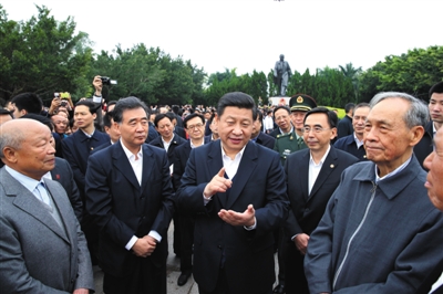 2012年12月11日，習(xí)近平任總書記后，首次出京考察選擇廣東，在深圳蓮花山向鄧小平像敬獻花籃，強調(diào)