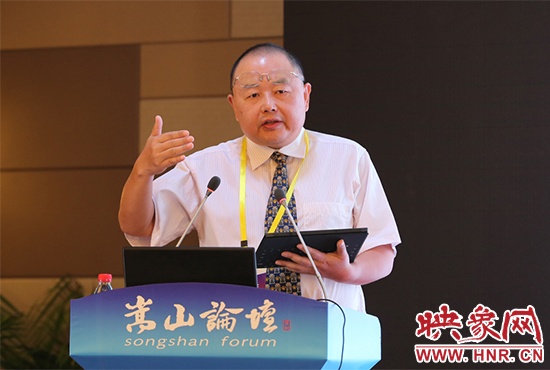 清華大學(xué)國學(xué)院副院長劉東演講。