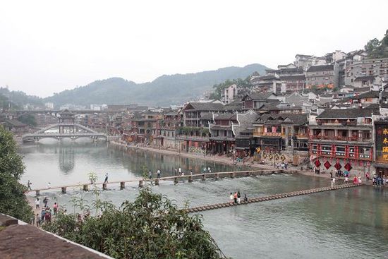 鳳凰古城以被吐槽七次高居最想吐槽榜榜首，而這七次吐槽全部來自在鳳凰古城隨機采訪的10名游客中。