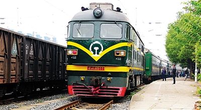 綠皮車 較早的老式火車，客車車廂以綠色為主