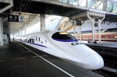 　白皮車 動(dòng)車，高鐵基本全白色