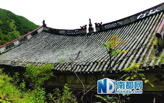 　照光寺在致歉微博中稱，該寺位于蒼山之上，年久失修，且沒有防火通道。