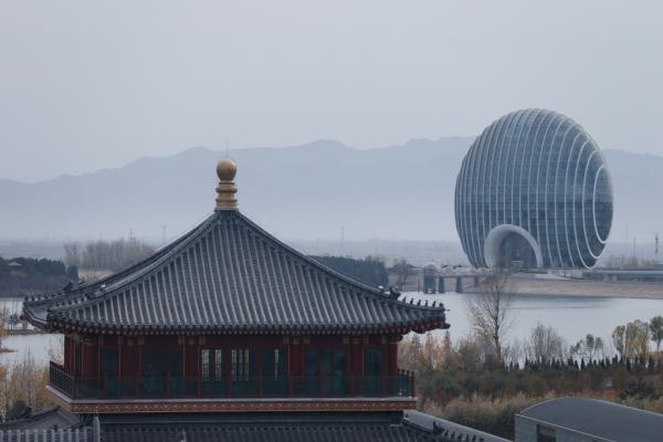 　因APEC會(huì)議籌備，雁棲湖景區(qū)于10月25日關(guān)閉至11月14日重新開(kāi)放。 劉行喆 澎湃資料
