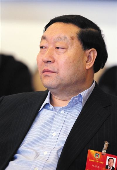 政協(xié)委員、國家電網(wǎng)公司董事長劉振亞說，原來其工資超過100萬，現(xiàn)在他是公司里降薪最多的。圖/CFP