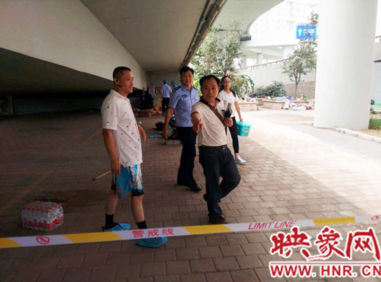 事發(fā)后，警方封鎖現(xiàn)場進(jìn)行調(diào)查取證。