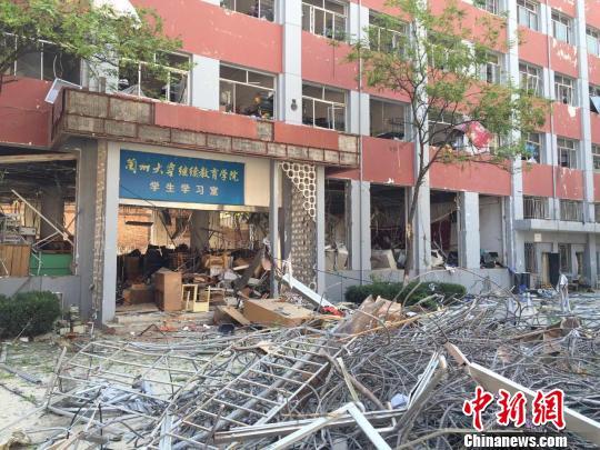 7月20日上午7點(diǎn)32分,蘭州大學(xué)醫(yī)學(xué)南校區(qū)學(xué)生公寓外一施工現(xiàn)場發(fā)生閃爆 7月20日上午7點(diǎn)32分,蘭州大學(xué)醫(yī)學(xué)南校區(qū)學(xué)生公寓外一施工現(xiàn)場發(fā)生閃爆