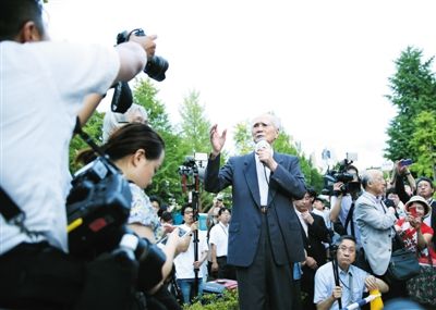 23日，91歲的日本前首相村山富市在東京街頭演講，反對日本政府強行推進安保法案。