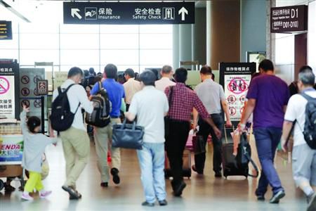 近期乘飛機(jī)應(yīng)留足更多的時間以免誤機(jī)。/晨報記者 殷立勤