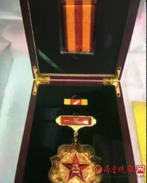 抹灰工冒充軍人騙20余名女子財(cái)色 家里3個(gè)孩子 抹灰工冒充軍人騙20余名女子財(cái)色 家里3個(gè)孩子