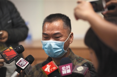 昨日，深圳，羅一笑的父親羅爾接受媒體采訪。圖/視覺中國