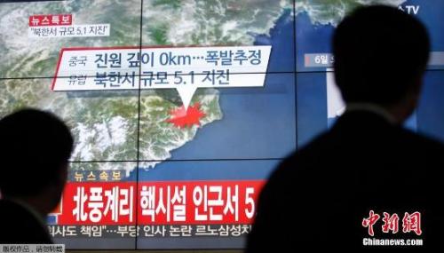 圖三 資料圖：韓國民眾觀看電視對朝鮮媒體試射氫彈的報(bào)道。