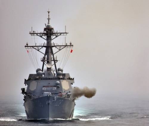 美國海軍的韋恩、麥亞號(hào)新型驅(qū)逐艦25日在朝鮮半島西部海域與韓國海軍聯(lián)合軍演