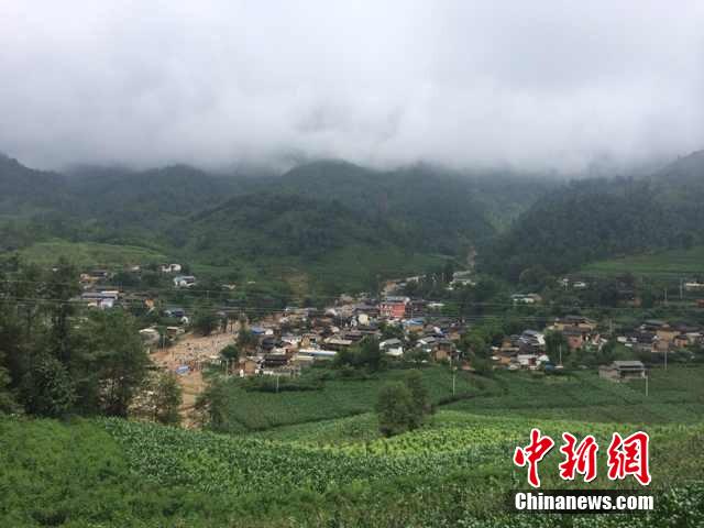7月28日,云南省保山市隆陽(yáng)區(qū)瓦房鄉(xiāng)喜坪村上坪小組發(fā)生山洪災(zāi)害,造成3戶(hù)人家9人被沖走。