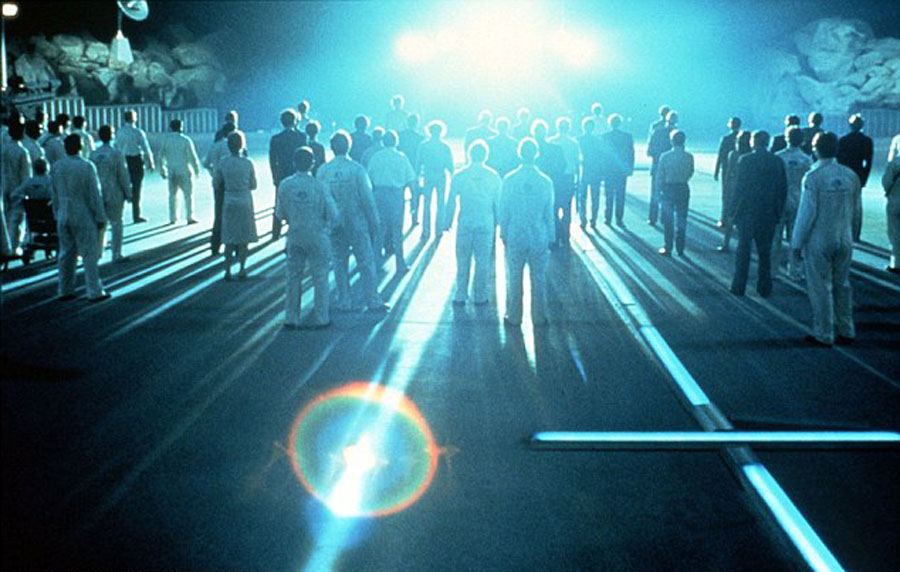 攝影師拍攝到的圖片看上去像科幻電影《第三類接觸》中外星人登陸地球的畫面。