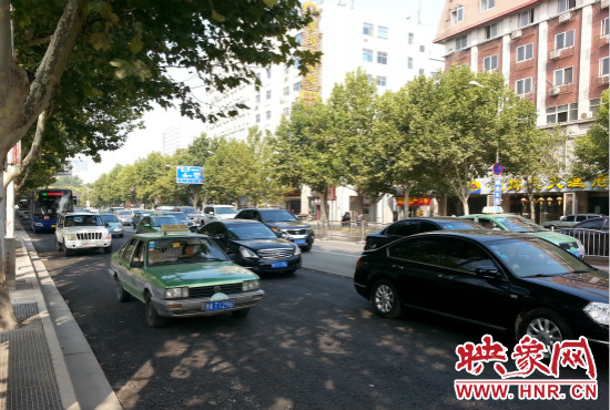 “無(wú)車日”仍有許多私家車主選擇開(kāi)車上路。