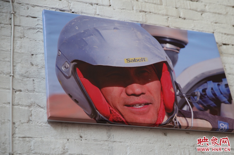 賽車的世界、更是男人的世界。圖為部分參展攝影作品。