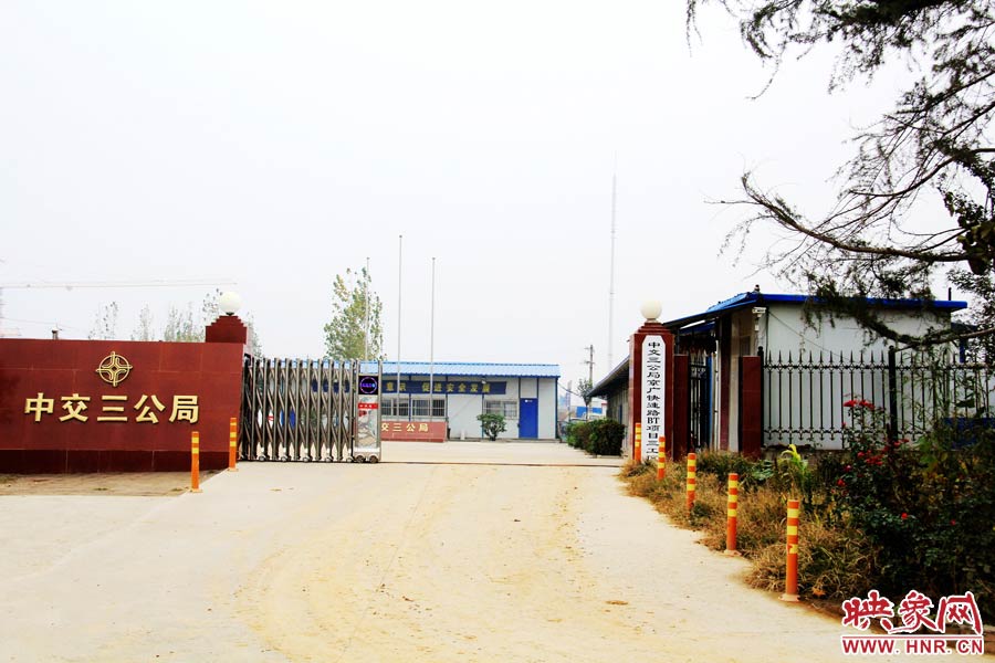 鄭州市京廣快速路南段三工區(qū)項(xiàng)目部還未撤離。