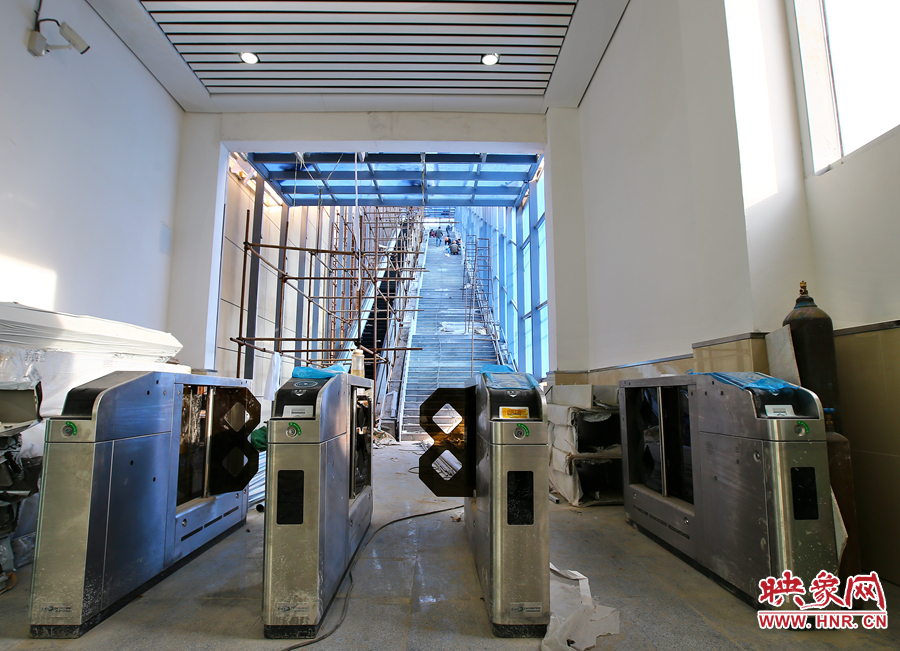 鄭開(kāi)城際鐵路的進(jìn)站閘機(jī)口 鄭開(kāi)城際鐵路的進(jìn)站閘機(jī)口