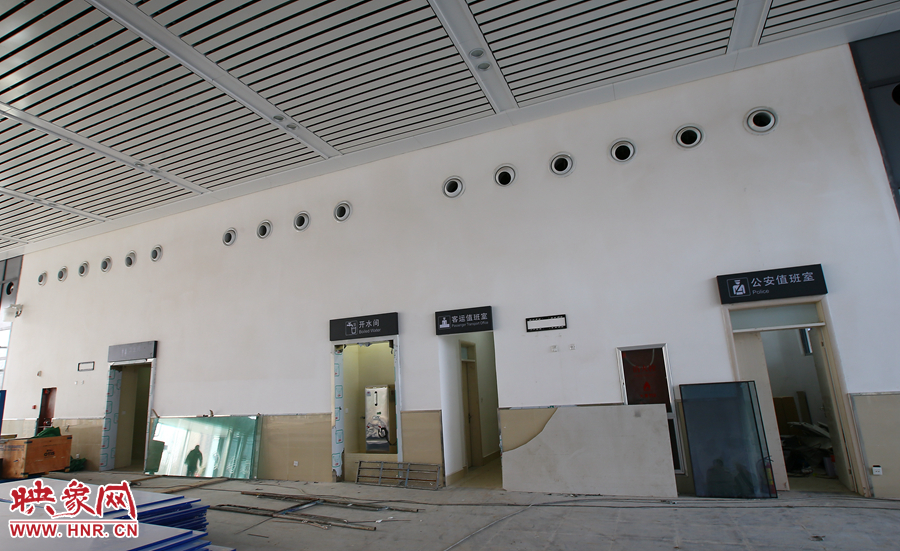 站內(nèi)的服務(wù)設(shè)施已經(jīng)安裝完畢 站內(nèi)的服務(wù)設(shè)施已經(jīng)安裝完畢