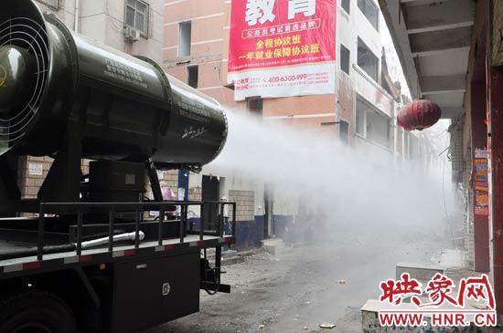 針對造成霧霾的主兇“建筑工地揚塵”，“霧炮車”降塵除塵效果能到到80%。