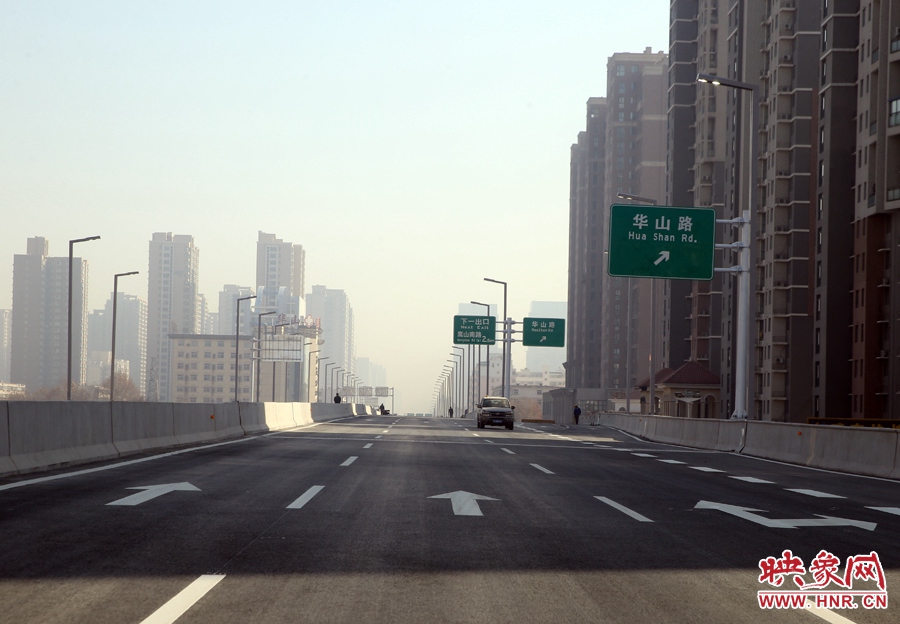 嵩山南路方向，華山路出口。