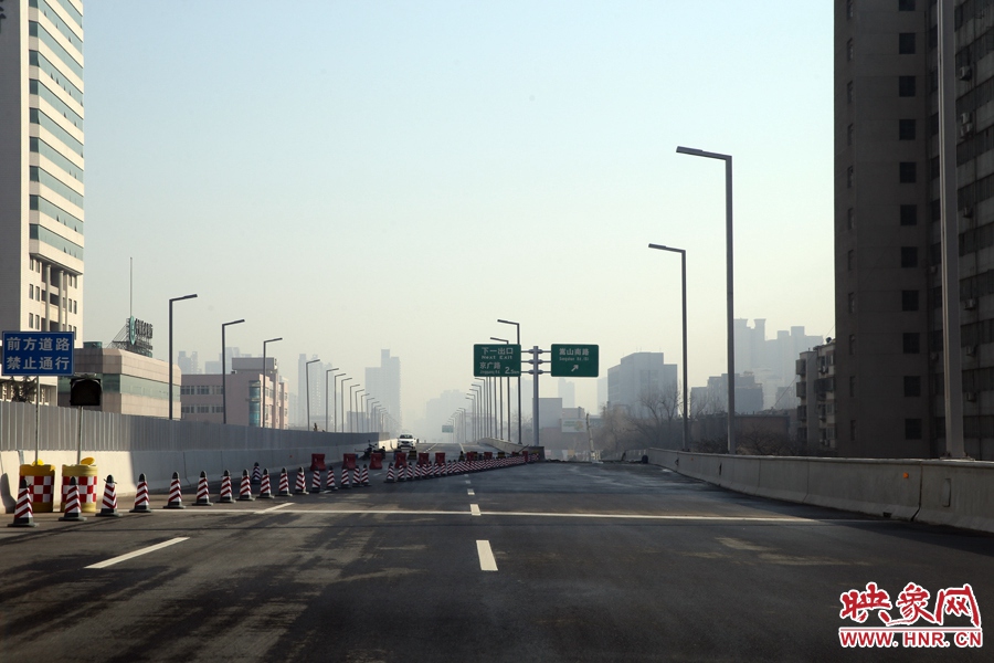 嵩山南路出口，由西向東至嵩山南路出口向東暫未開通。
