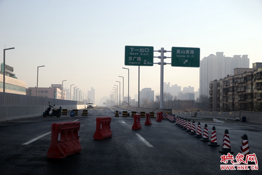 嵩山南路出口，由西向東至嵩山南路出口向東暫未開通。