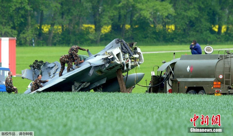 匈牙利戰(zhàn)機在捷克墜毀 飛行員成功逃生 匈牙利戰(zhàn)機在捷克墜毀 飛行員成功逃生