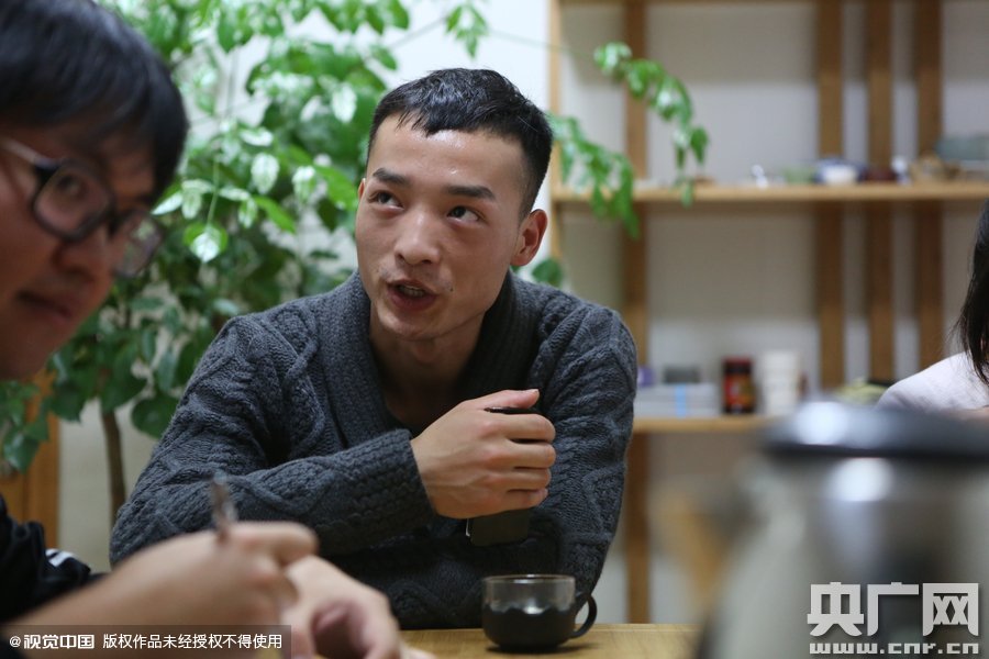 網(wǎng)絡紅人葉良辰現(xiàn)身浙江臺州，接受記者的專訪。
