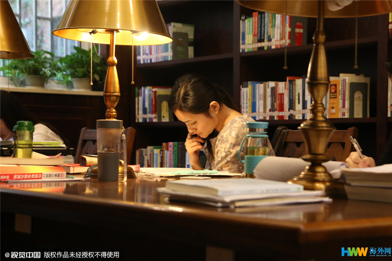重慶大學(xué)改造翻新的“民國(guó)風(fēng)圖書(shū)館”走紅網(wǎng)絡(luò)，引得無(wú)數(shù)網(wǎng)友點(diǎn)贊