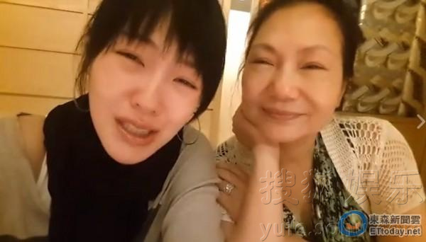 看明星花式秀母親節(jié)！甜馨上鏡鄧超祝福三個媽