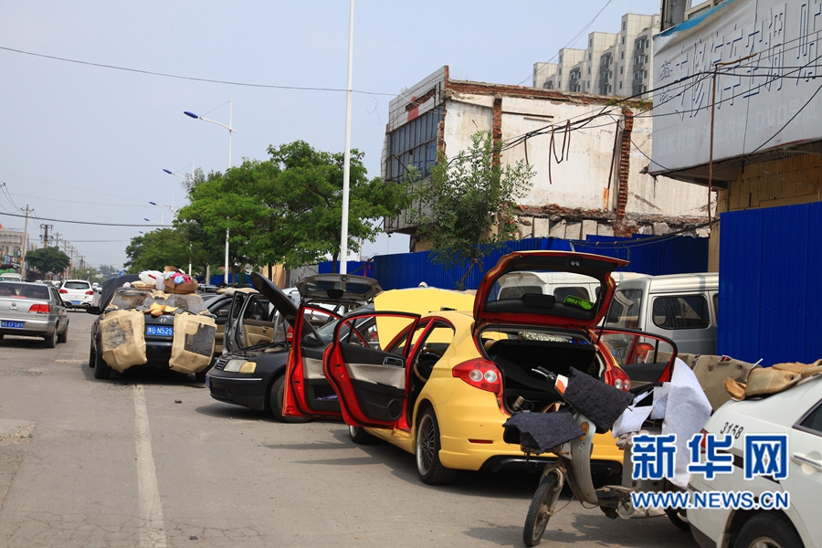 大雨過(guò)后艷陽(yáng)天  新鄉(xiāng)車(chē)主晾曬忙