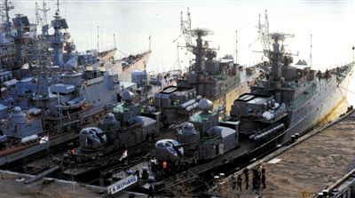 4月1日，?？吭诳死锩讈喨咚雇胁柕能娕灒渲幸灿袨蹩颂m海軍軍艦。