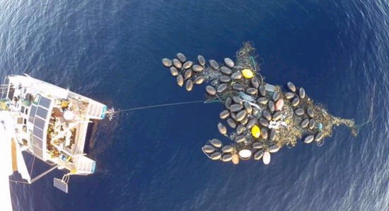 美國(guó)無人機(jī)發(fā)現(xiàn)海嘯垃圾形成永久性 塑料島嶼 (組圖)